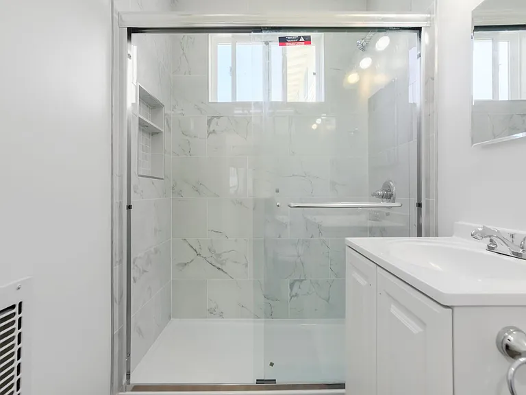 323 E Chestnut St #19 — Photo 11