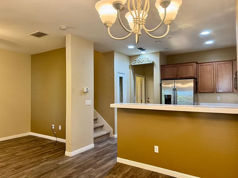 304 Esplanade Cir — Photo 6