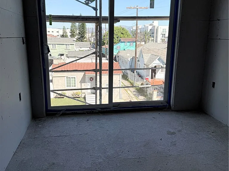 1282 S Leighton Ave — Photo 3