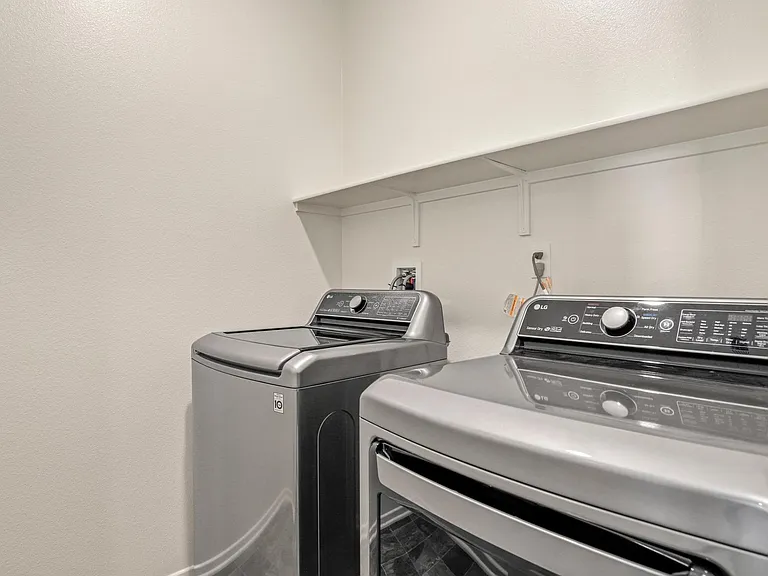 30411 Town Square Dr — Photo 14