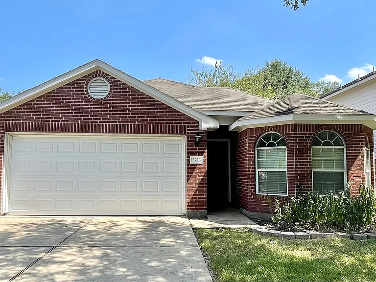5723 Wandering Creek Dr — Photo 1