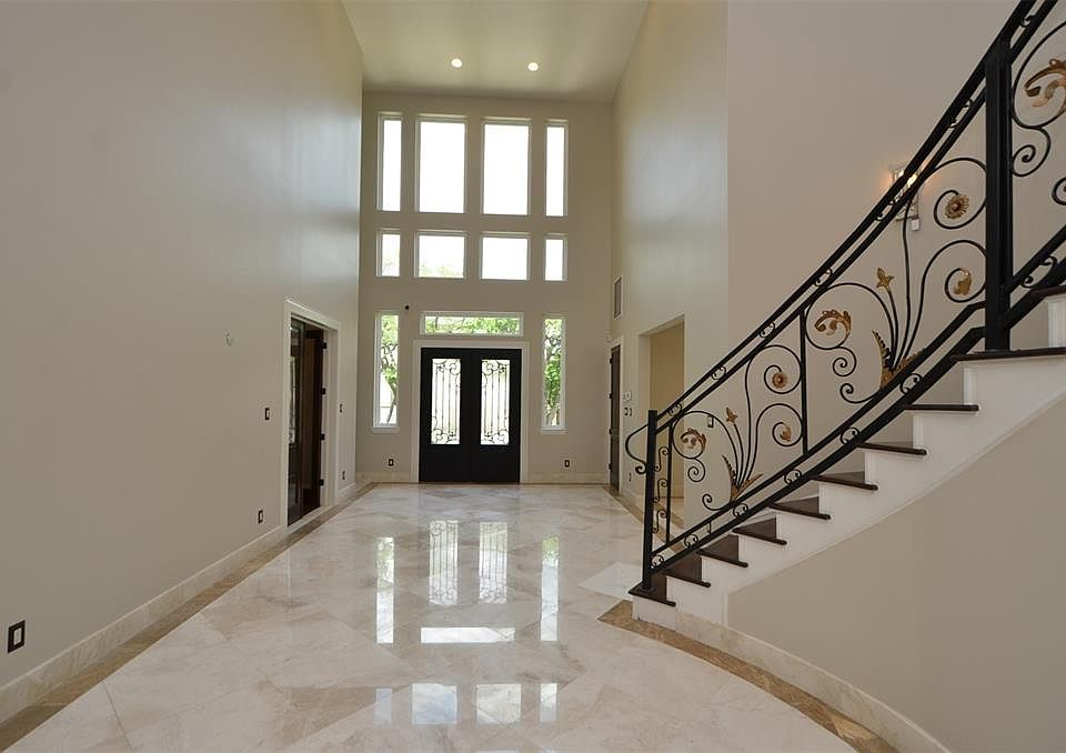1st image of 4407 Woodvalley Dr