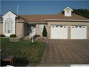 64 Trent Dr photo 1