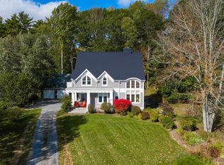 1712 Oakland Rd, Lunenburg, NS B0J 2E0