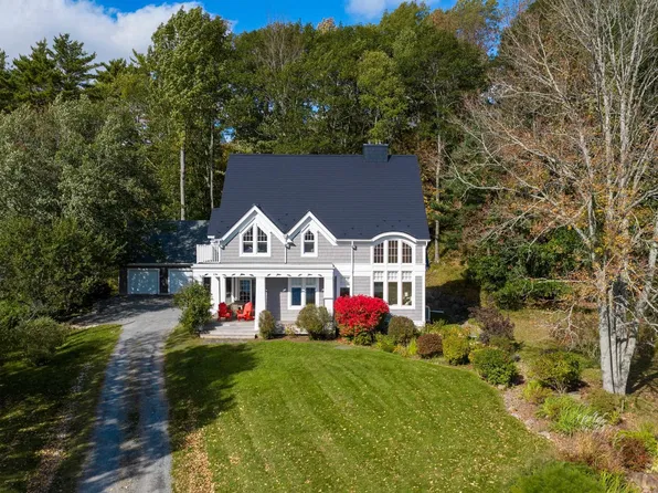 1712 Oakland Rd, Lunenburg, NS B0J 2E0