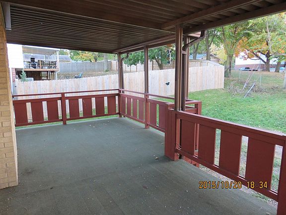 3rd image of 837 Crestmont Dr