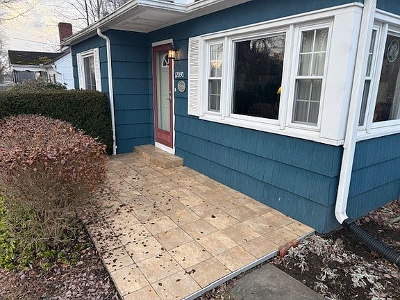 3rd image of 12090 Midway Dr