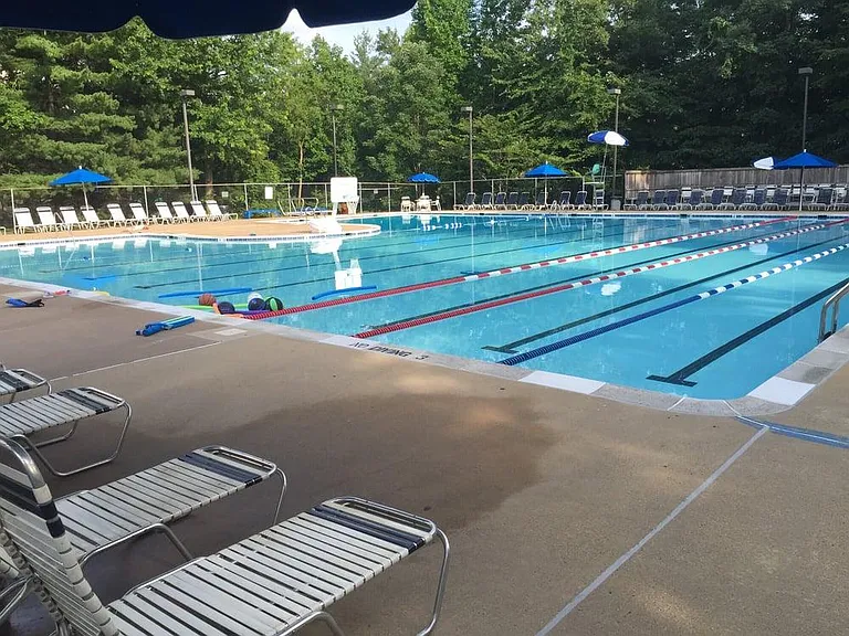 Free access to community pool