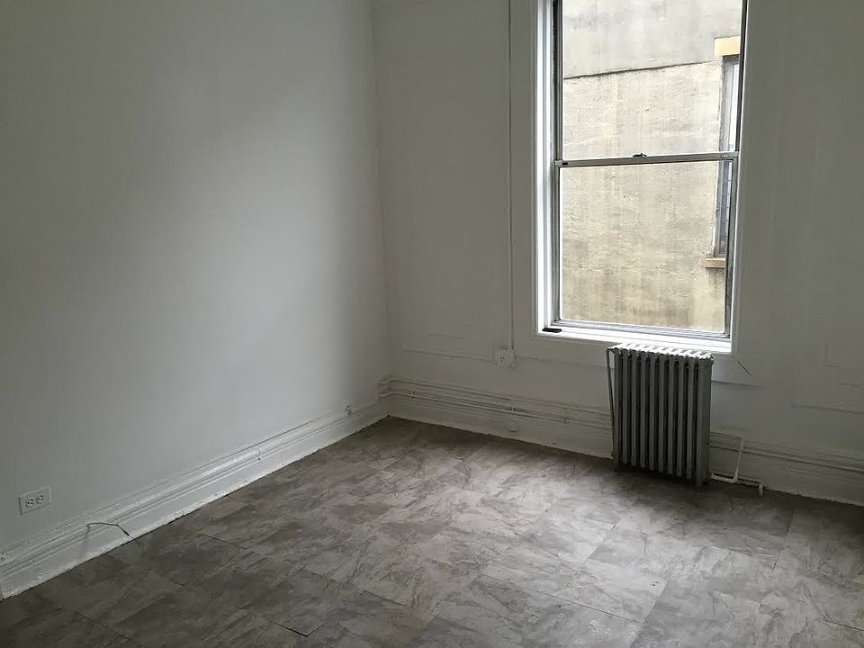 2nd image of 438 Chauncey St APT 4R