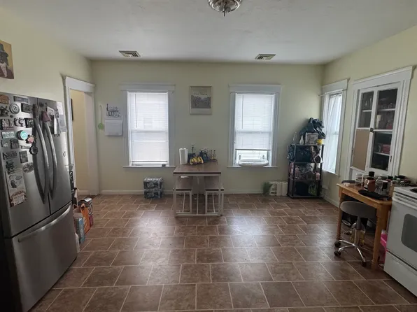 259 Cambridge St APT 3, Worcester, MA 01603