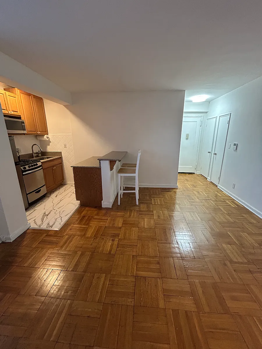 Building Photo - 210 Pelham Rd #5PP
