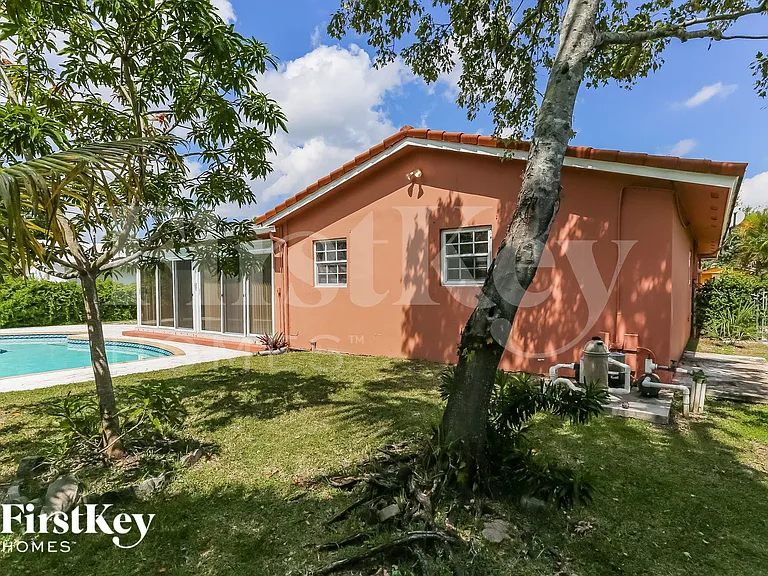 4006 NW 76th Ave — Photo 15