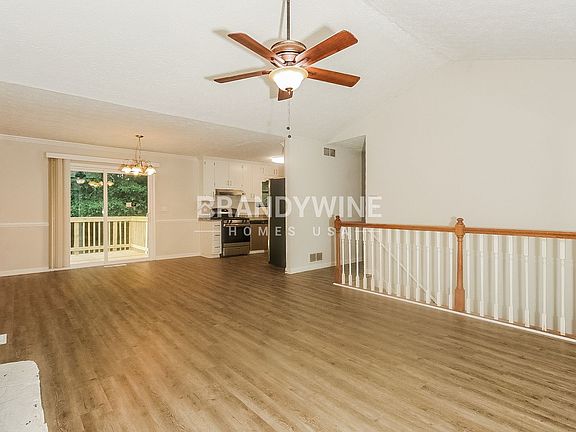 4th image of 3856 Paul St