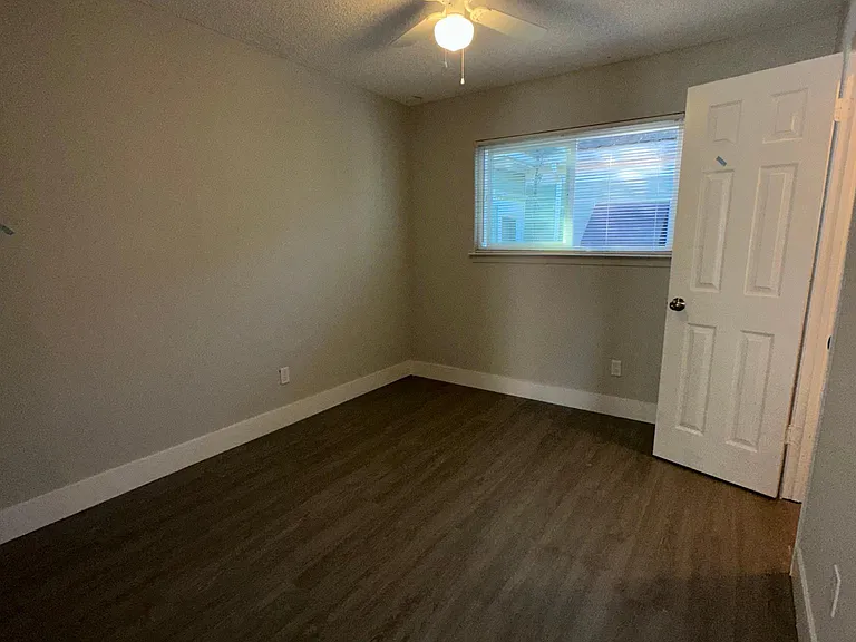 129 W Poplar St #6 — Photo 6