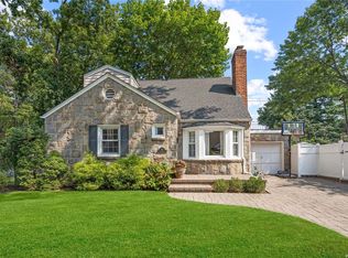 46 Elm Dr, New Hyde Park, NY 11040