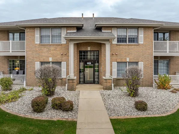 9824 Wildwood Ct Unit 2-B, Highland, IN 46322