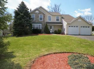 2122 Green Ridge Dr, Warrington, PA 18976