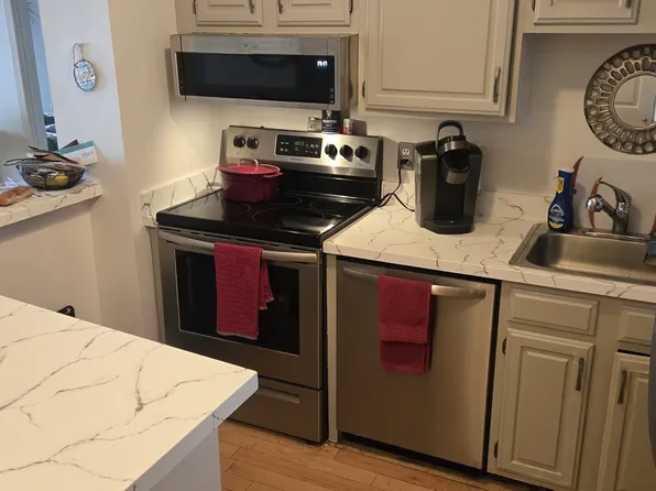 4975 Washington St #310, West Roxbury, MA 02132