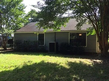1052 Oakcrest Dr — Photo 3