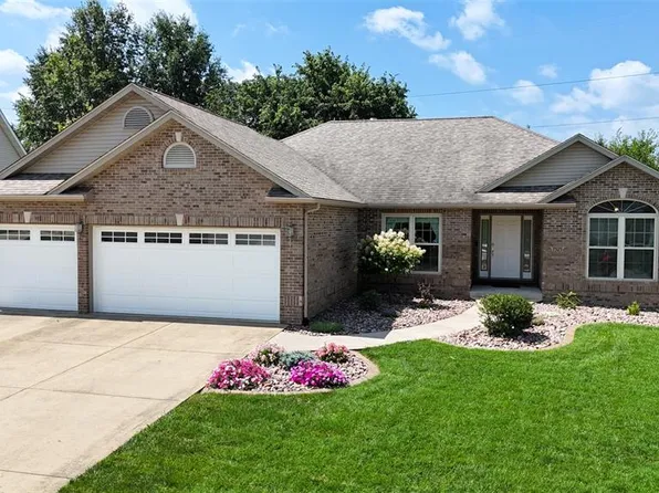7525 Stonebridge Golf Dr, Maryville, IL 62062