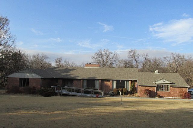 1st image of 25 Crestwood Dr