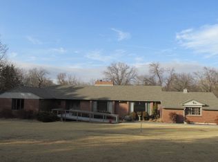 25 Crestwood Dr, Arkansas City, KS 67005