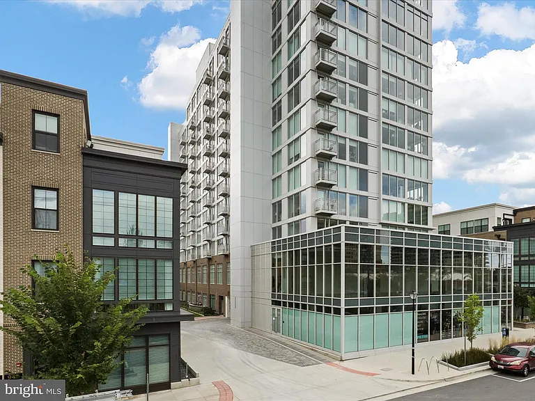 925 N Fairfax St #704 — Photo 34
