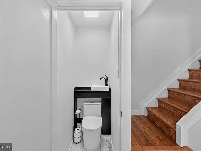 2218 Farrington Ave — Photo 15