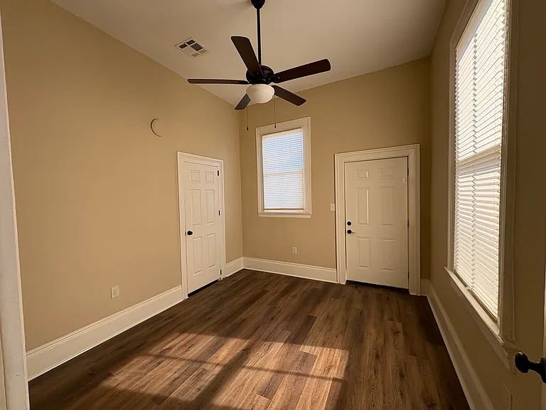 2331 Columbus St — Photo 5