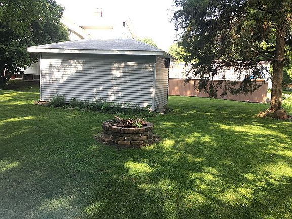 3rd image of 702 Morgan St