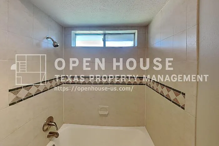 1944 Chesham Dr — Photo 18