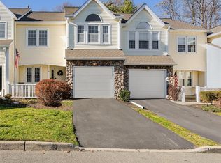 18 Spruce Ridge Dr, Fishkill, NY 12524