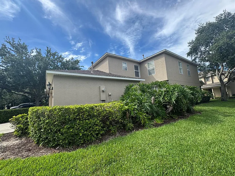 1733 Pointe West Way — Photo 2