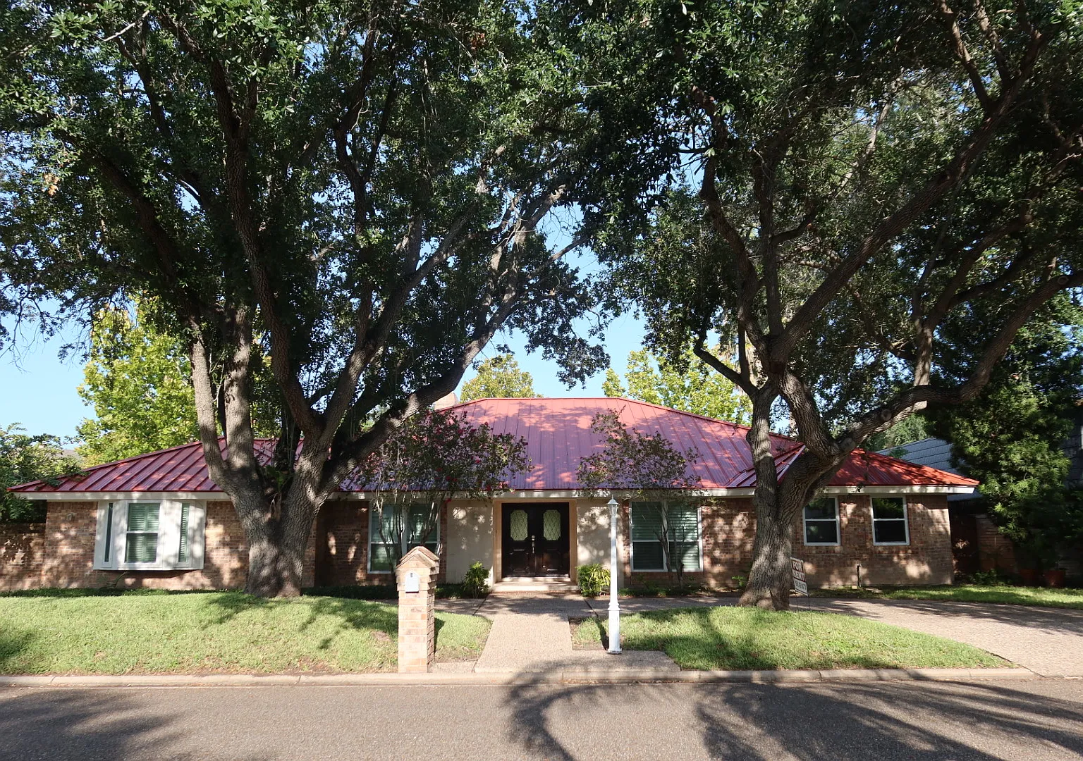 5 bed, 11760 sqft, $4,000 — Photo 1