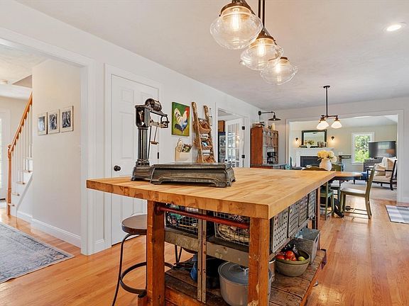 5th image of 52 Woodside Ave
