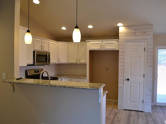 5th image of 1331 W Wales Ct