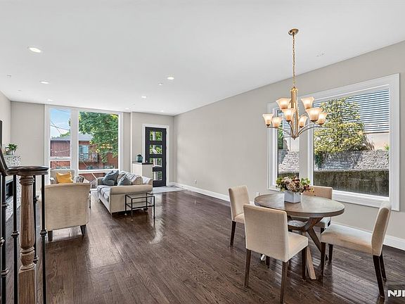 2nd image of 14 Hooks Ln