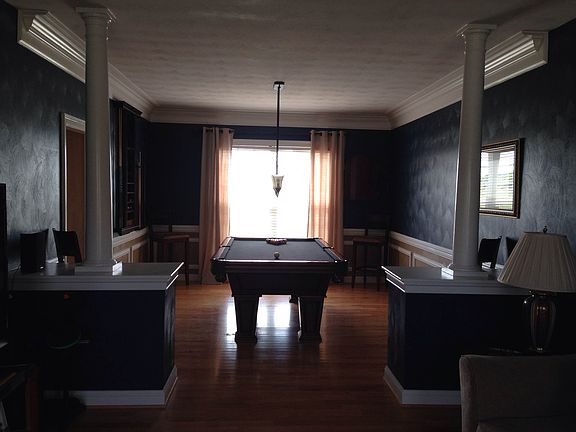 4th image of 1324 Club House Dr