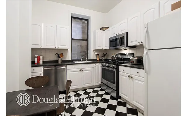 Sold by Douglas Elliman | media 15