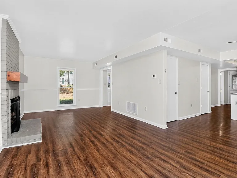 4307 Saxonbury Way — Photo 3