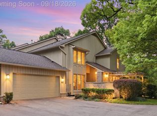 1123 Ivyglen Cir, Bloomfield Hills, MI 48304
