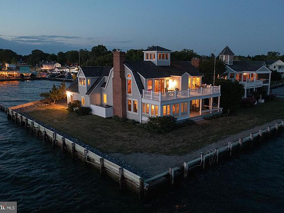 3rd image of 121 W Pier St
