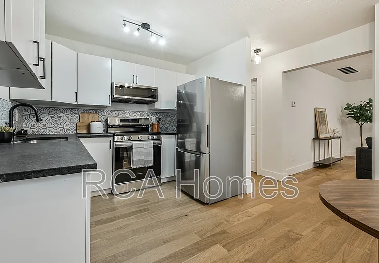 933 N Tuxedo St — Photo 7