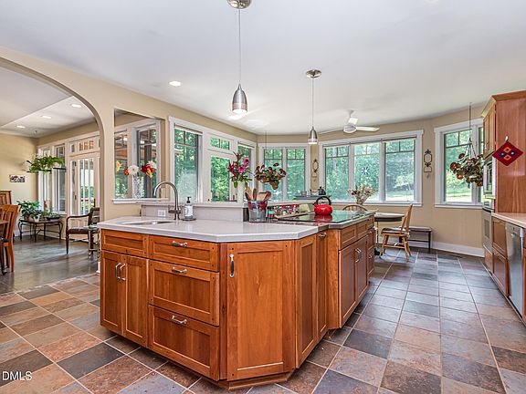 2nd image of 384 Potluck Farm Rd