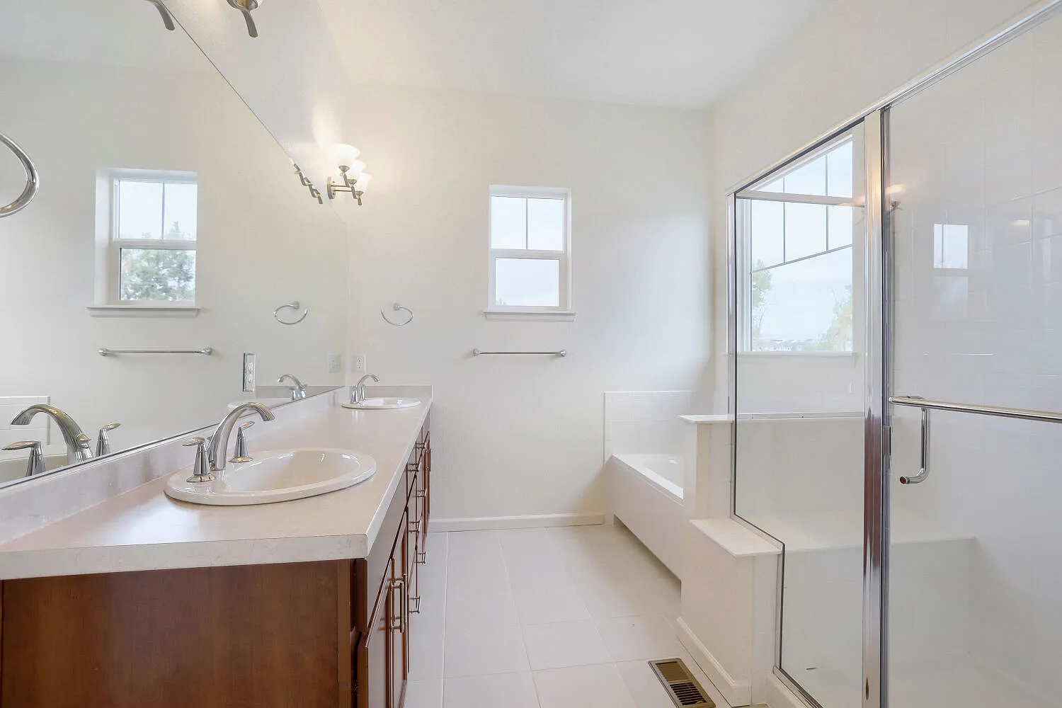 3 bed, 1900 sqft, $3,500 — Photo 2