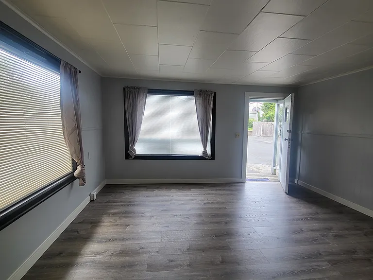 2854 NE Highway 101 — Photo 17