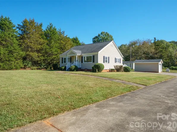 603 Westminster Dr, Statesville, NC 28677