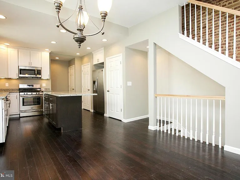 231 N Chester St — Photo 17