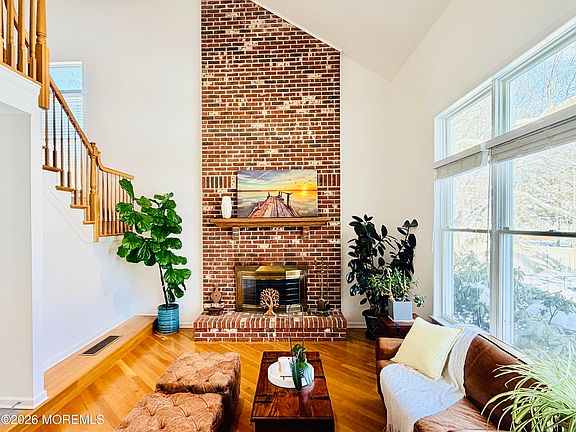 2nd image of 4 Roxbury Lane