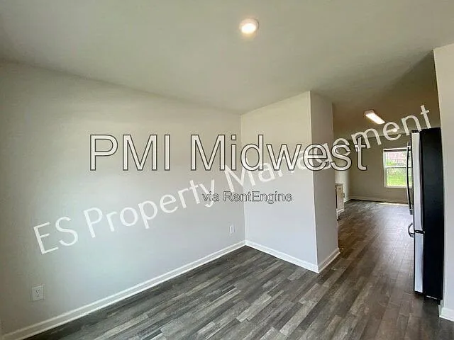 5 bed, 3.0 bath, 2217 sqft, $2,000 — Photo 2
